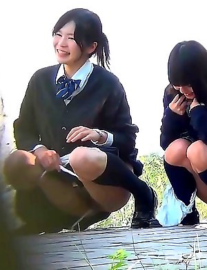 Japanese Piss Fetish Videos - Girls Pissing - Splash And Dash