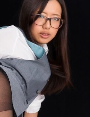 Nerdy teen Miyuki Fukatsu giving this dude a great pantyhose footjob in HQ