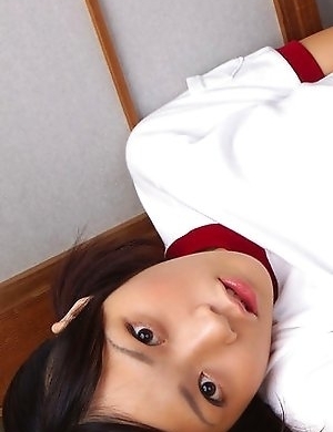 Cute Airi Sakuragi inspires us with teen body in innocent clothes