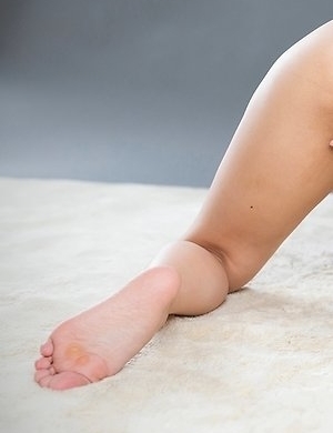 Leggy babe in pumps Uika Hoshikawa finger-blasting her tight hole on the floor