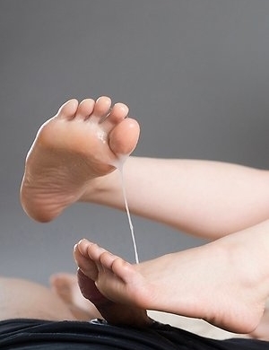 Stunning and long-legged babe Masaki Uehara using her feet to make a guy cum