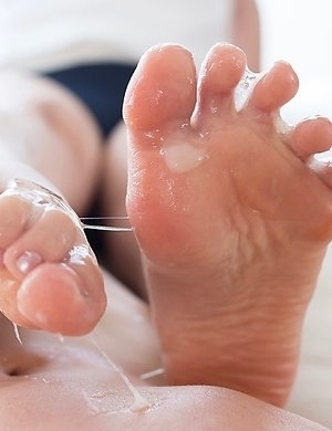 Yuka Shirayuki using her soft and big soles to make him explode all over them